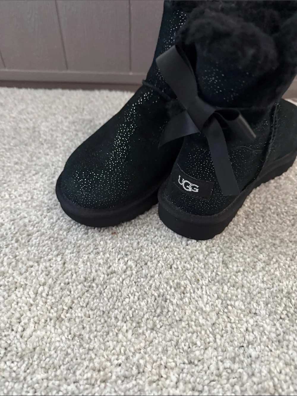UGG shimmering black